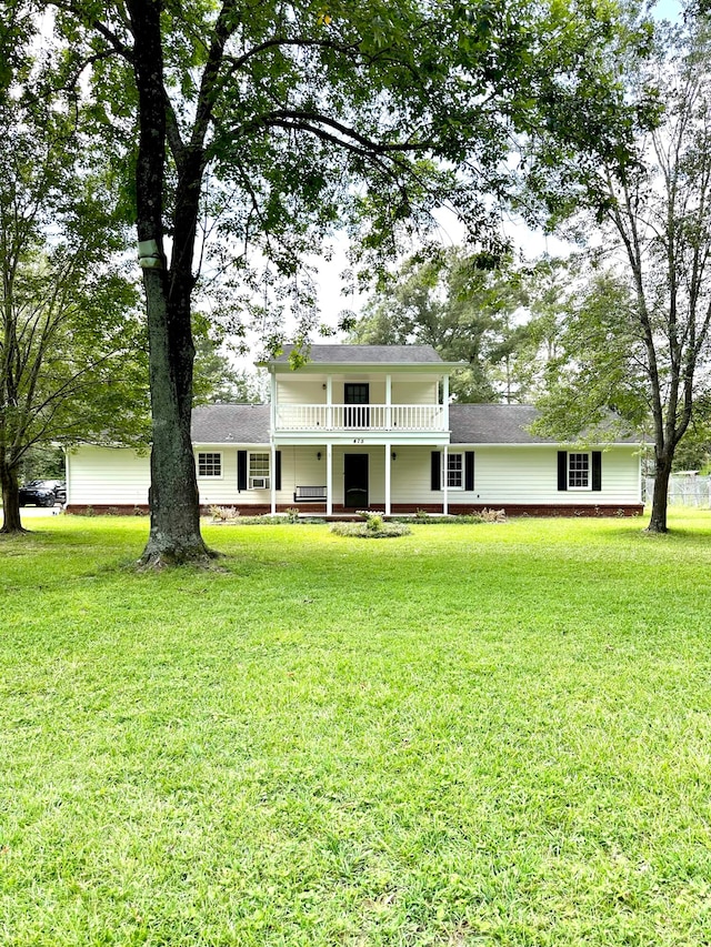 view of front of property with a front yard