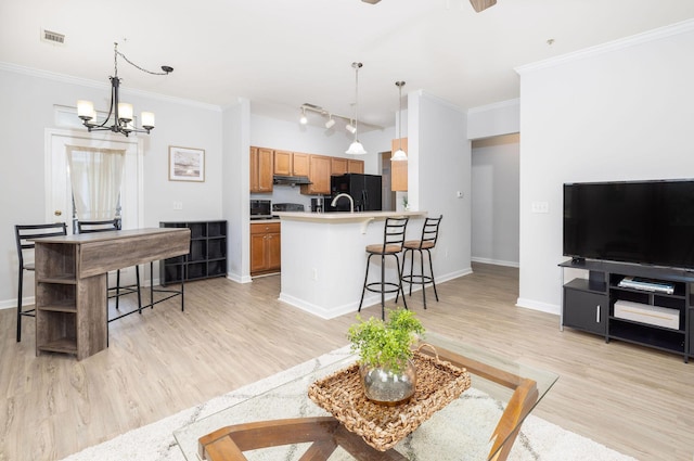 living room with baseboards, light wood-style flooring, and crown molding