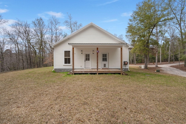bungalow featuring covered porch and a front yard