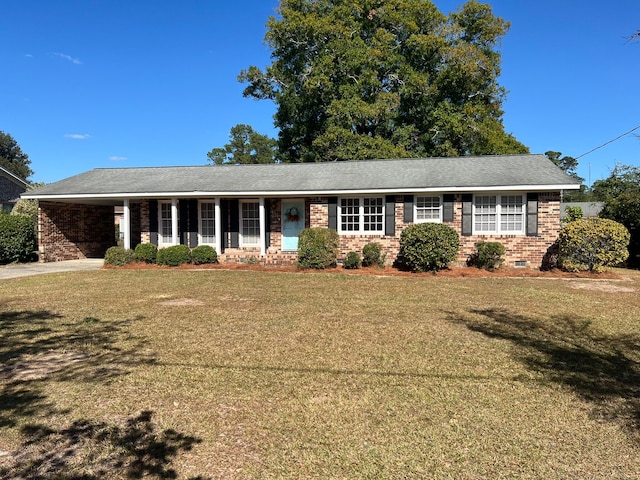 single story home with a front lawn