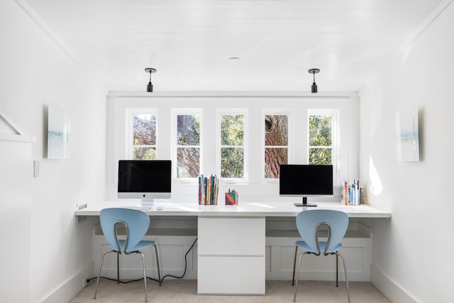 202 Bank St, Mount Pleasant, SC 29464 - office space with built in desk and baseboards