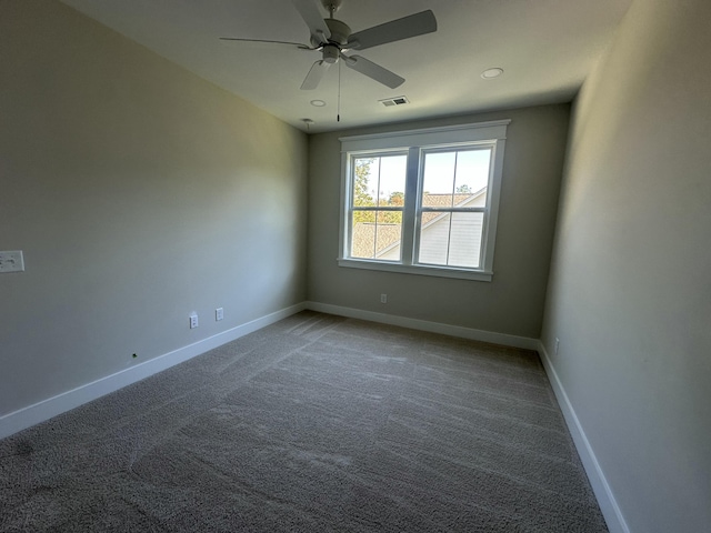 carpeted empty room featuring ceiling fan