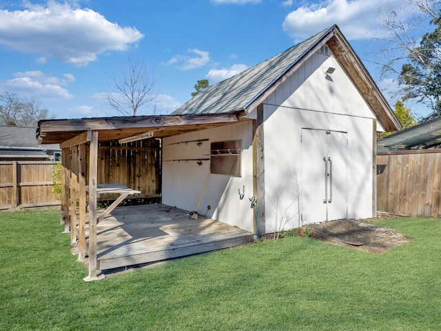 view of outdoor structure with fence and an outdoor structure