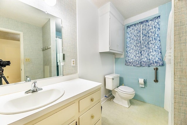 bathroom with toilet, vanity, and a shower with curtain