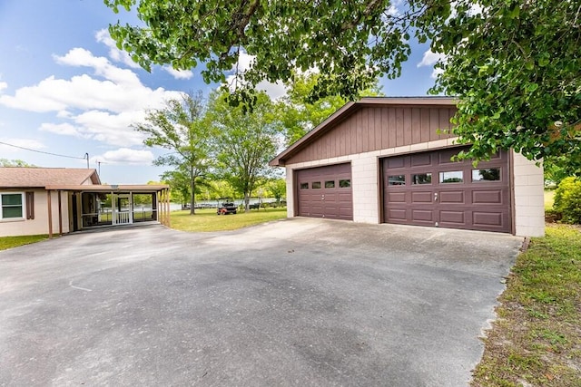 view of detached garage