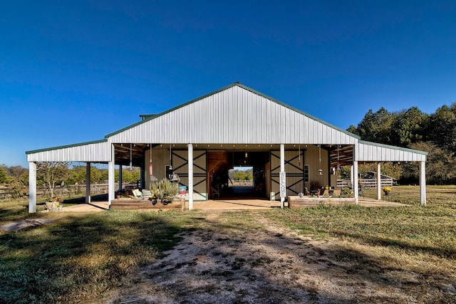 exterior space featuring an outdoor structure and a yard