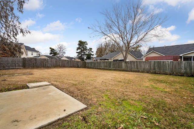 view of yard featuring a patio area