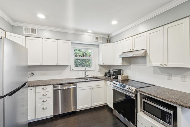 kitchen with stainless steel appliances, visible vents, ornamental molding, a sink, and under cabinet range hood