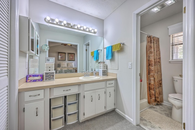 bathroom with a textured ceiling, baseboards, toilet, vanity, and curtained shower