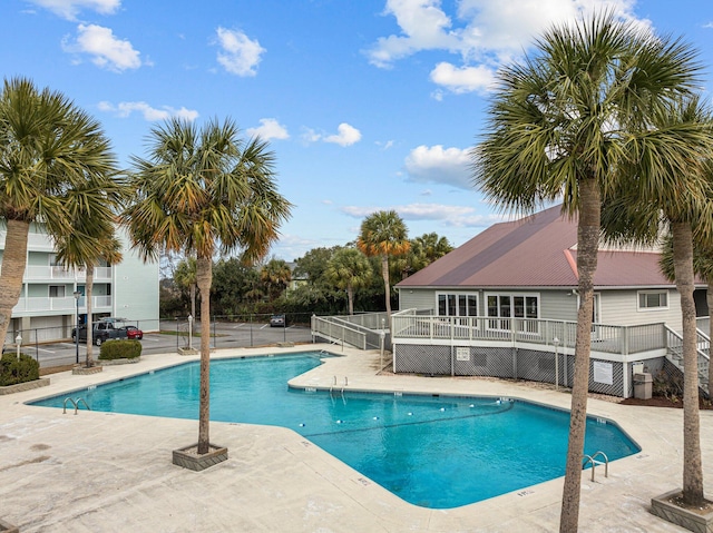 view of swimming pool