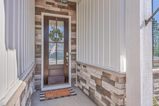 property entrance featuring stone siding