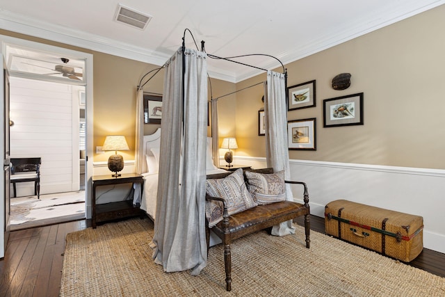 sitting room with baseboards, visible vents, crown molding, and hardwood / wood-style flooring