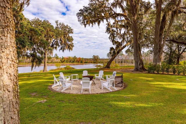 view of yard with a water view
