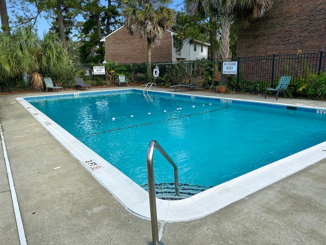 view of swimming pool