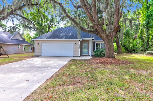 view of front facade featuring a garage and a front lawn