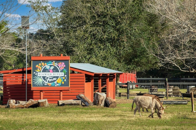 view of outdoor structure featuring an outbuilding and fence