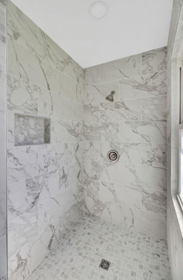 8612 Delhi Rd, North Charleston, SC 29406 - full bathroom with tiled shower
