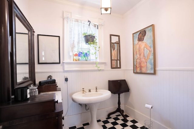 bathroom featuring ornamental molding