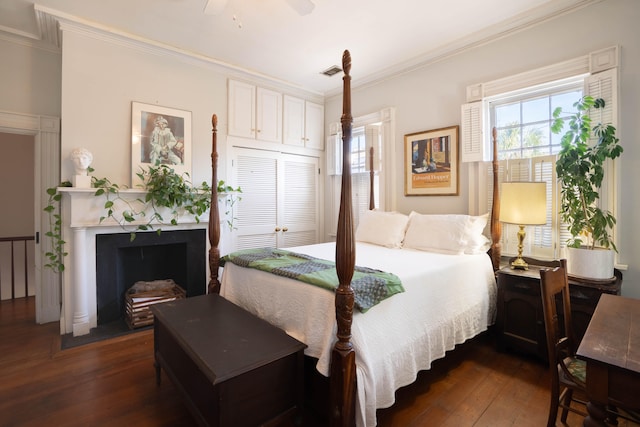 bedroom featuring ceiling fan, crown molding, and dark hardwood / wood-style floors