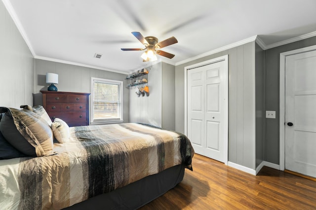 bedroom featuring ornamental molding, visible vents, ceiling fan, and wood finished floors