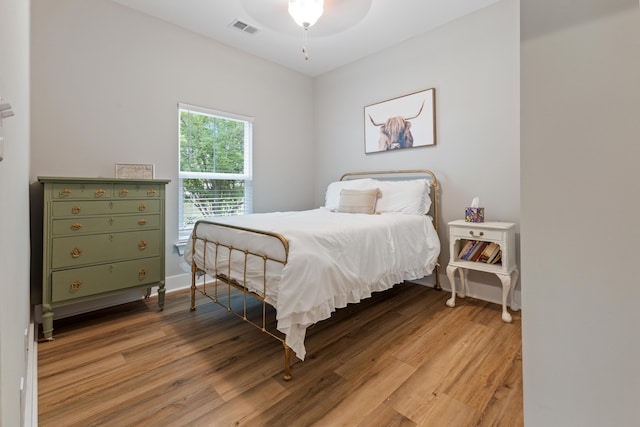 bedroom featuring light wood-style floors and ceiling fan