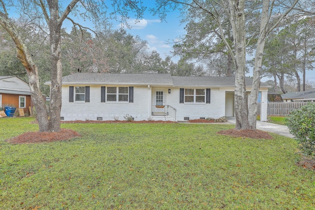 single story home featuring a front lawn