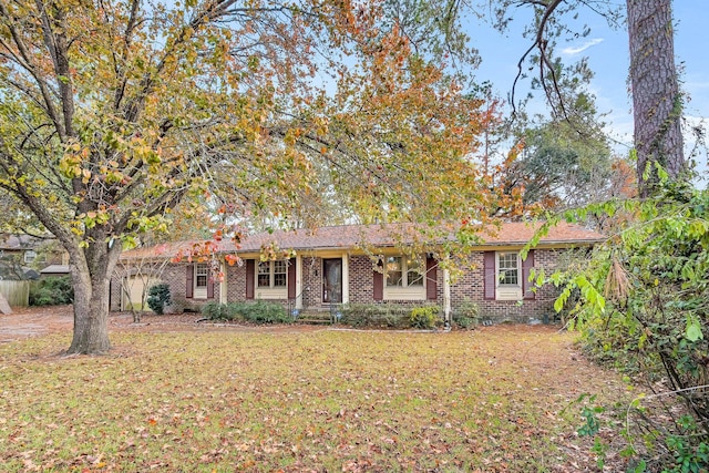 ranch-style home featuring a front yard