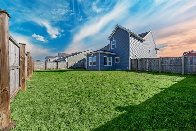 view of yard at dusk