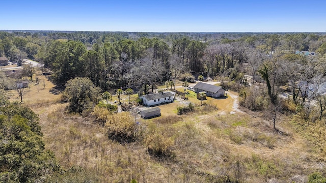 birds eye view of property featuring a forest view