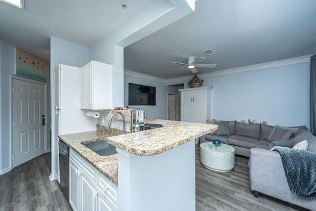 kitchen with a peninsula, visible vents, open floor plan, and a sink