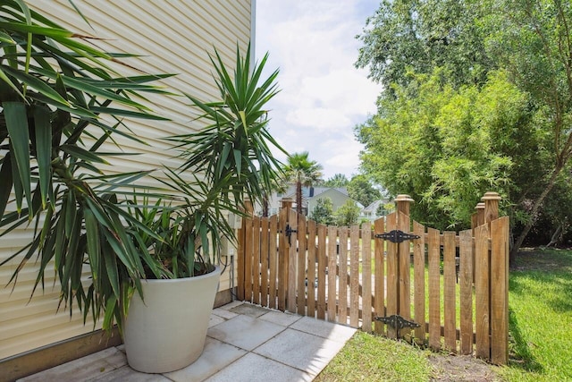 7511 Hawks Cir, Hanahan, SC 29410 - view of patio with a gate