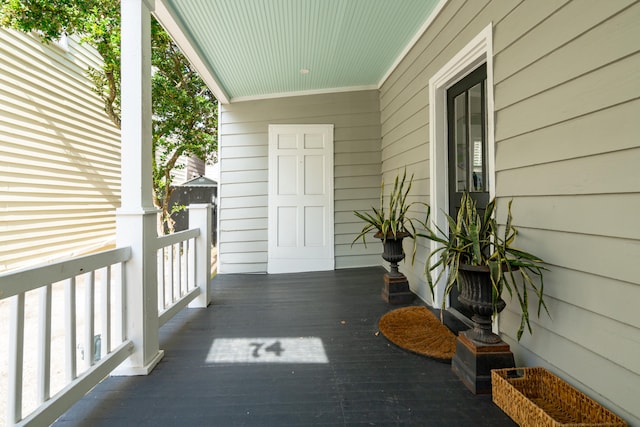 balcony featuring covered porch