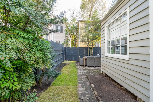 view of yard featuring an outdoor living space and a patio area