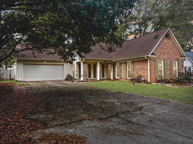 view of front facade featuring a front yard and a garage