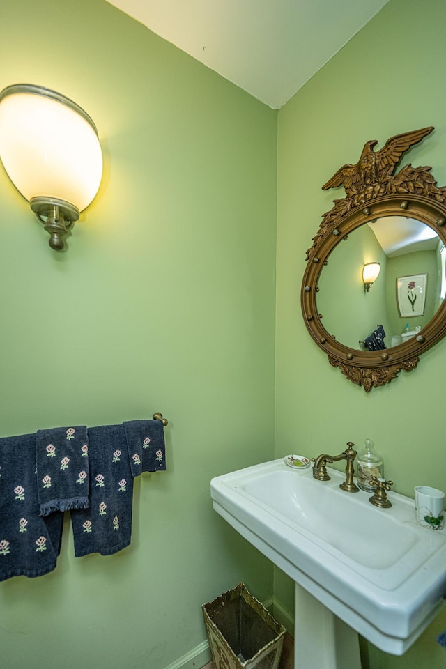 bathroom featuring sink