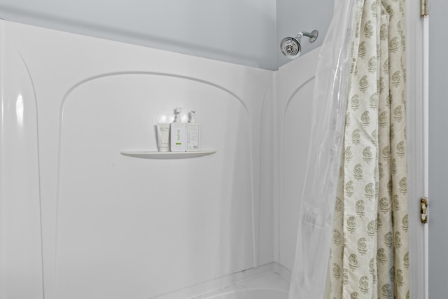 details with shower / bath combination with curtain