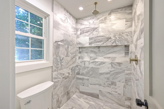 2534 Flamingo Dr, Charleston, SC 29414 - bathroom with a tile shower, toilet, and recessed lighting