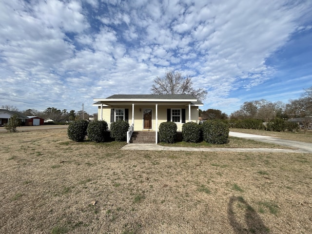 view of front of home featuring a front lawn and a porch