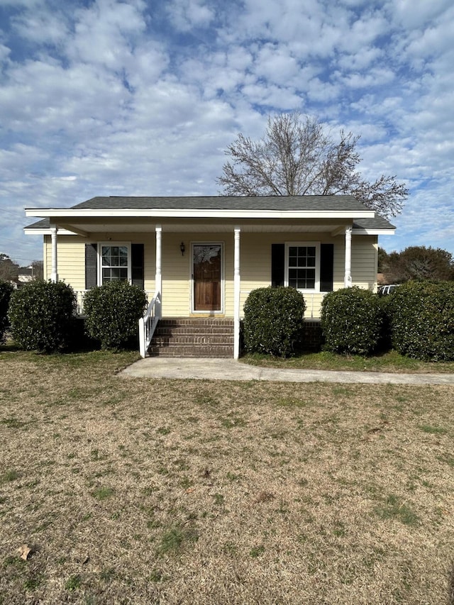 view of front of house with a porch and a front yard