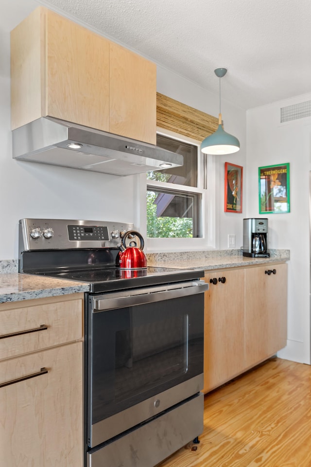 kitchen with light hardwood / wood-style floors, light brown cabinets, stainless steel electric range oven, and decorative light fixtures