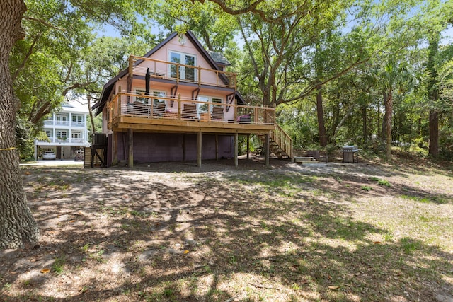 view of front facade featuring a wooden deck