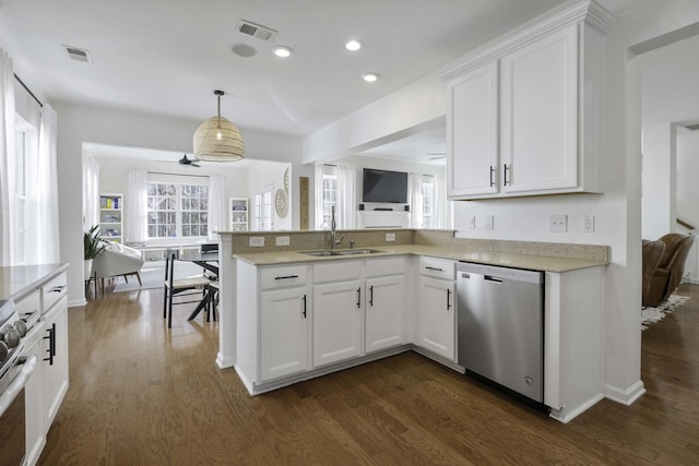 kitchen featuring stainless steel appliances, dark wood-style flooring, a sink, visible vents, and open floor plan