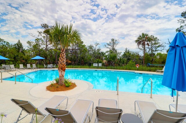 779 Forrest Dr, Charleston, SC 29492 - community pool with a patio