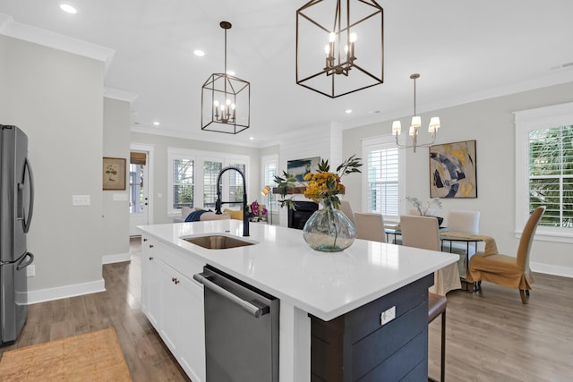 779 Forrest Dr, Charleston, SC 29492 - kitchen featuring a sink, appliances with stainless steel finishes, a chandelier, ornamental molding, and baseboards