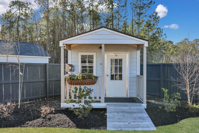 view of outbuilding with an outdoor structure and a fenced backyard