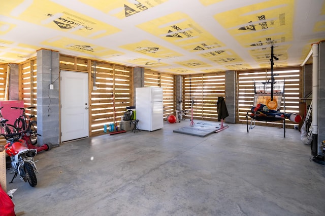 garage with freestanding refrigerator