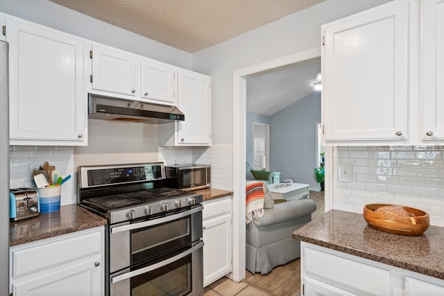 1227 Ocean View Rd, Charleston, SC 29412 - kitchen featuring stainless steel appliances, under cabinet range hood, backsplash, white cabinetry, and vaulted ceiling
