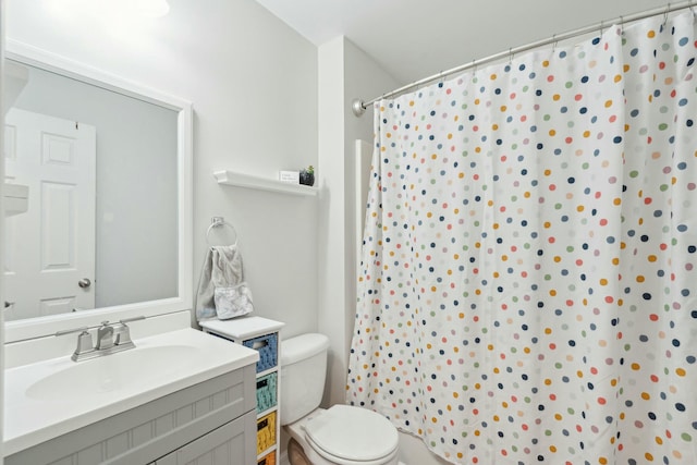 full bathroom with toilet, curtained shower, and vanity