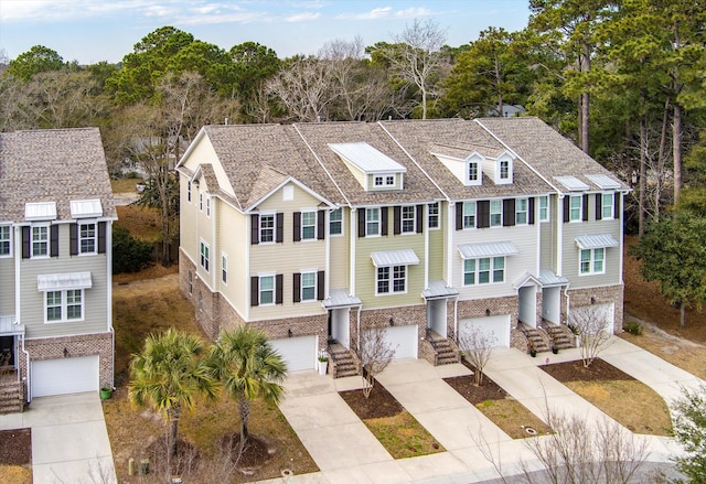 view of front of property featuring a garage and driveway