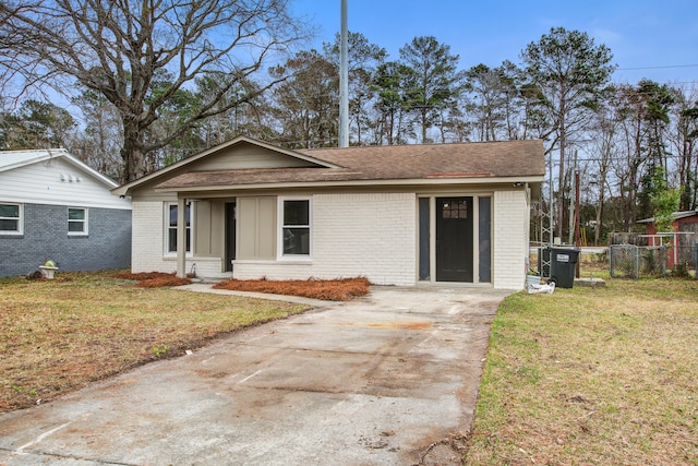 view of front of house with a front yard